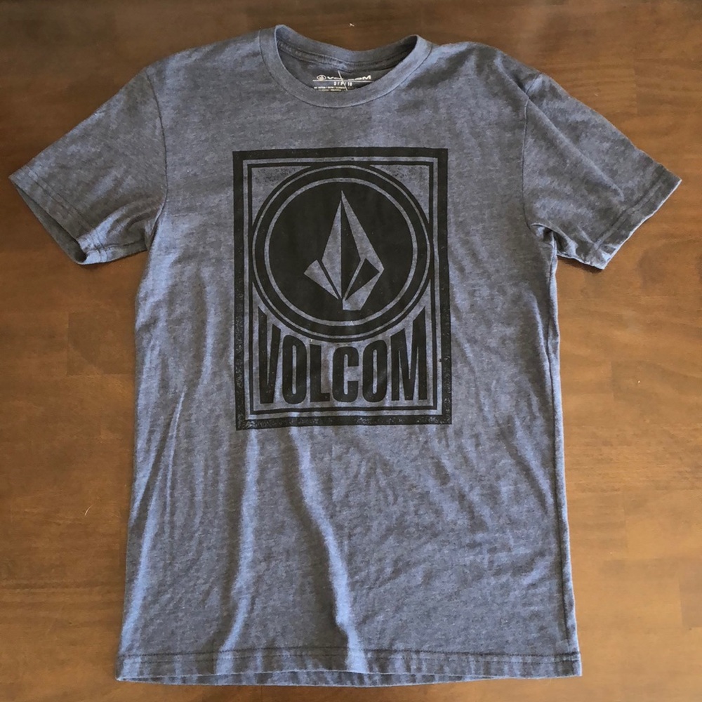 Men’s small Volcom shirt - NWT